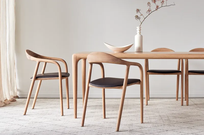 table et chaise en bois massif artisan